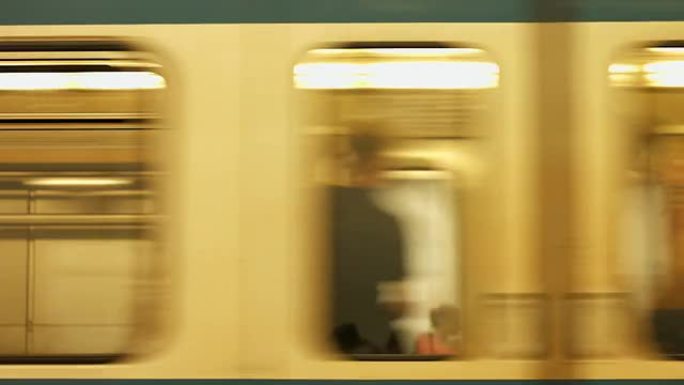 地铁列车发车（4K/UHD至HD）