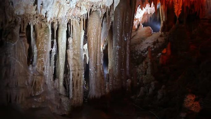 神秘的钟乳石洞穴溶洞天然山洞喀斯特地貌