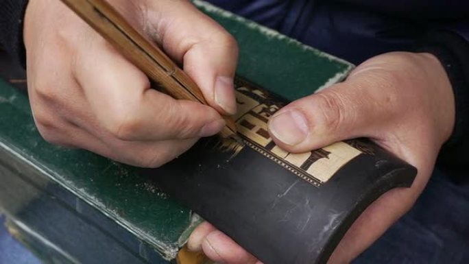 中国传统艺术工艺，竹子上雕刻。