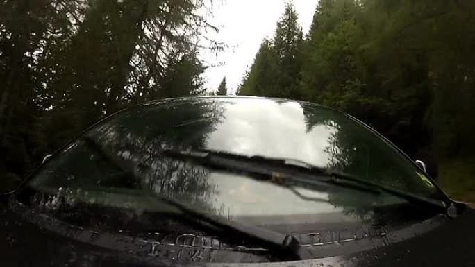 车载摄像头：下雨时挡风玻璃上的视图
