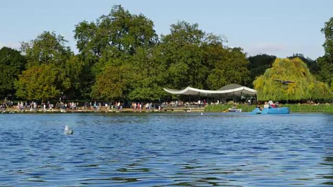 伦敦海德公园 (UHD) 的蛇形湖
