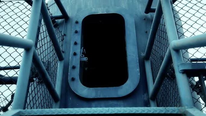 潜艇部件制成的遮蔽物