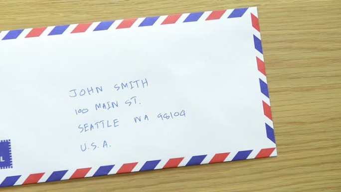 CNGLOTH97-人们在信件和包裹上盖章