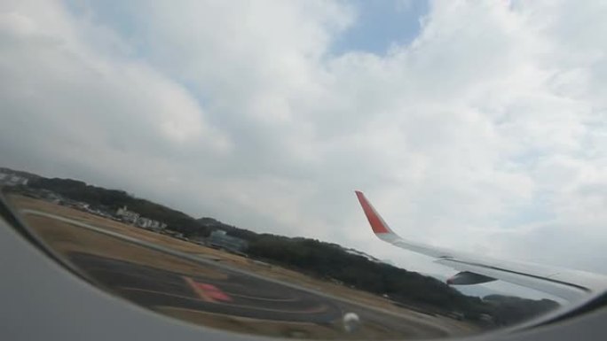 客机从跑道起飞