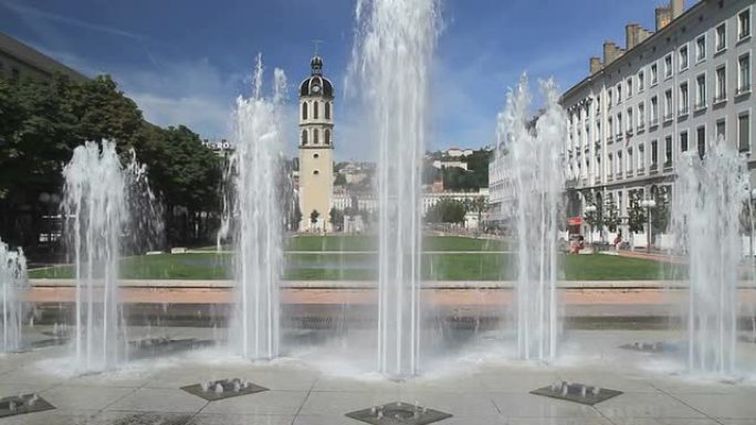 法国里昂的安东宁·庞塞广场喷泉