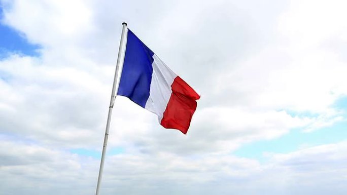 高清: 法国国旗在风中飘扬