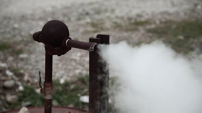 土耳其特写镜头供暖厂冒出的烟雾和蒸汽