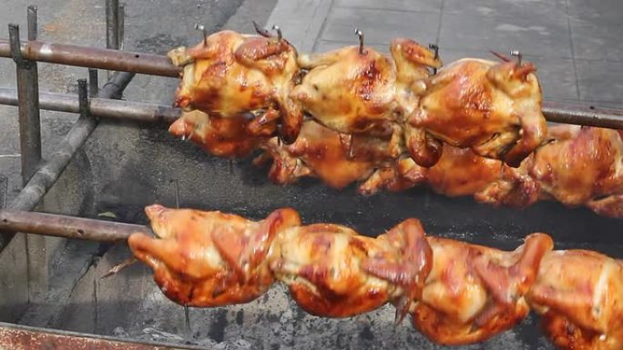 烤鸡，转向铁炉。金黄酥脆自动烤炉烤架