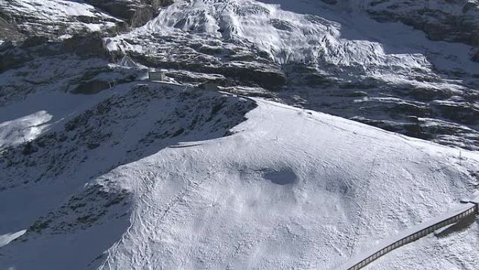 山脉和冰川的鸟瞰图
