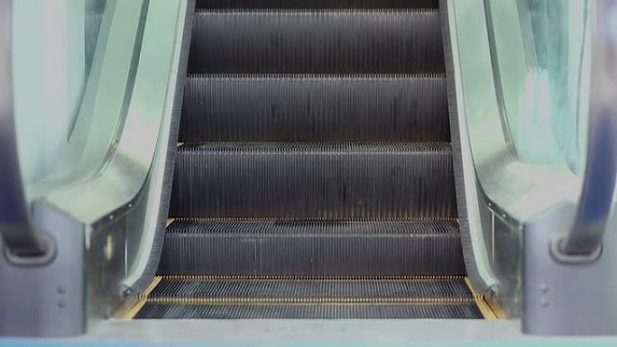 高清: 自动扶梯 “无缝环路”