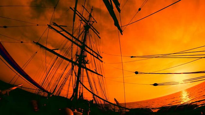 一艘旧帆船上的日落