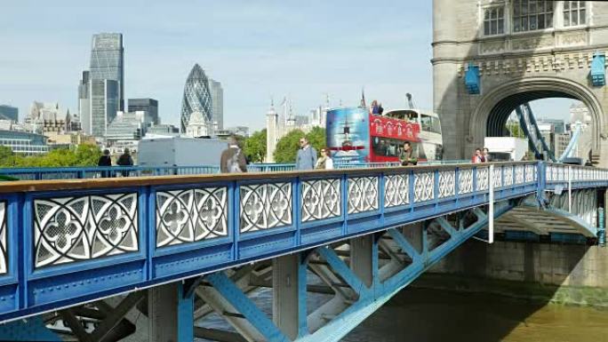 伦敦塔桥 (UHD) 上的交通