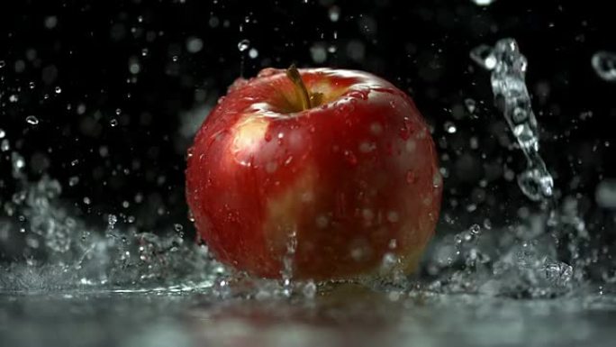 高清超级慢动作: 水滴落在苹果上