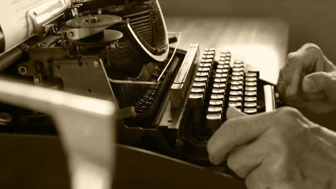 打字机老式打字机写作敲键盘