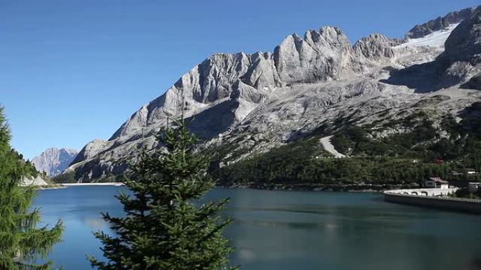 Fedaia湖和Mount Marmolada Panning