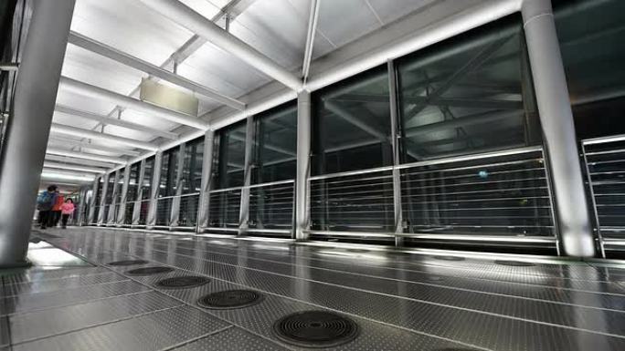 登机乘客到航空公司