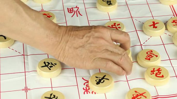 下中国象棋。下棋车马炮假日休闲