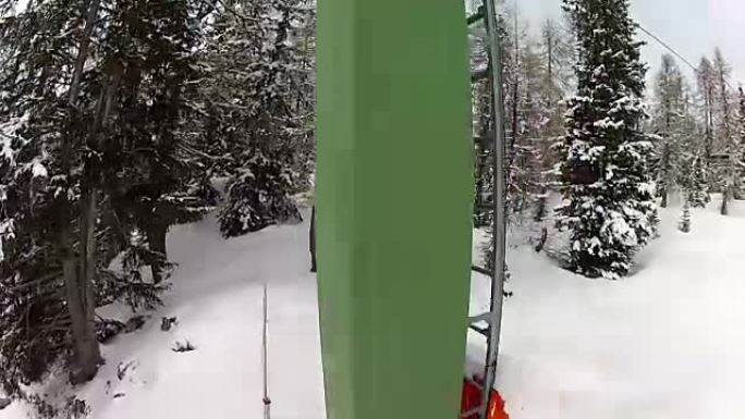 雪山的升降椅升降椅雪山滑雪