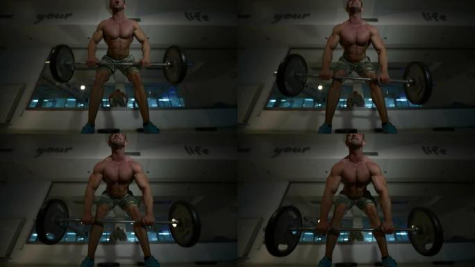 年轻肌肉男锻炼