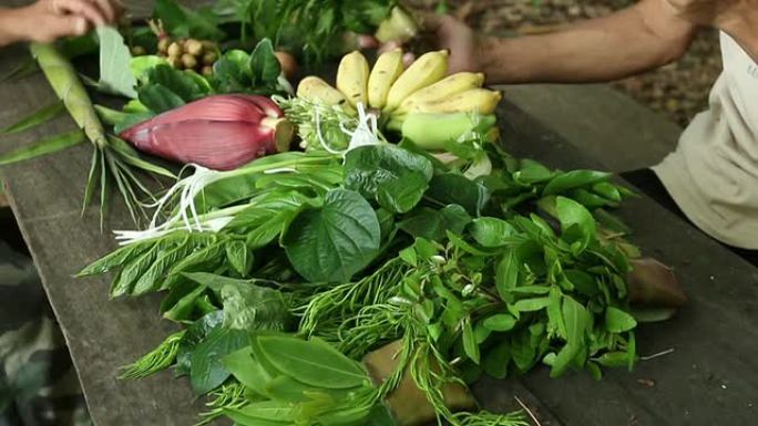 大量亚洲蔬菜贩卖蔬菜小商贩