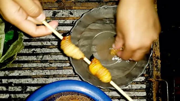 椰子蠕虫准备食用烧烤高蛋白蠕动