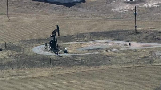 油气井和分配中心-鸟瞰图-德克萨斯州，蒙塔古县，美国