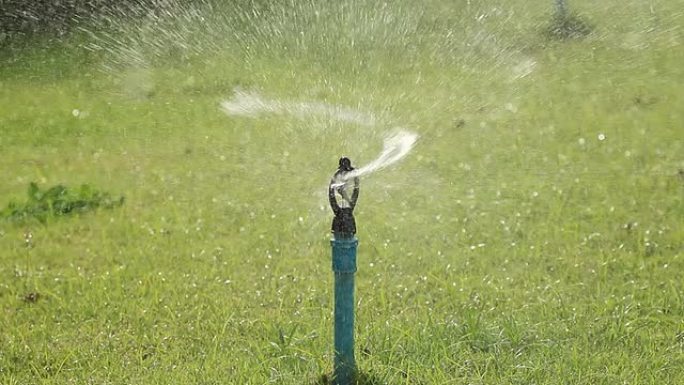 洒水喷头洒草林业绿化公园喷水枝繁叶茂