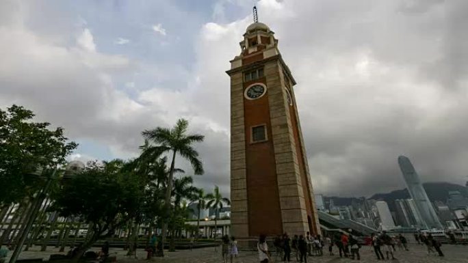 钟楼香港城市上空美丽风光飞云流度