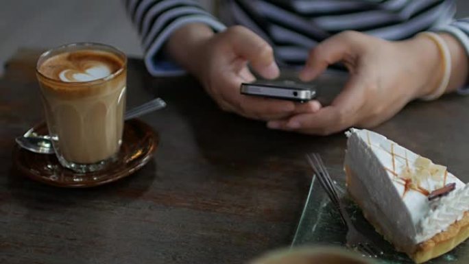 4k(UHD) 咖啡店使用智能手机的女性特写
