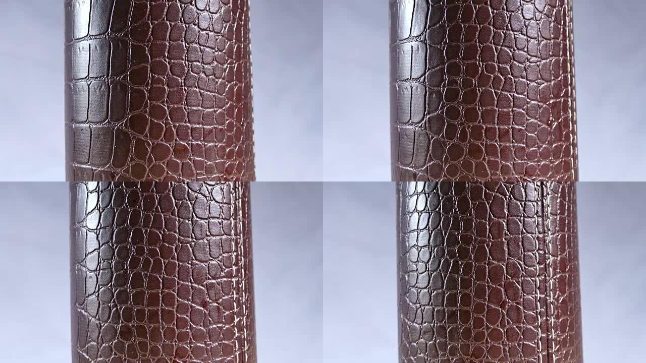 鳄鱼皮制成的玻璃圆筒。