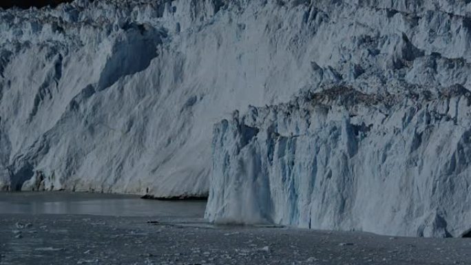 冰尘瀑布冰川崩落冬季景色冰雪融化自然景观