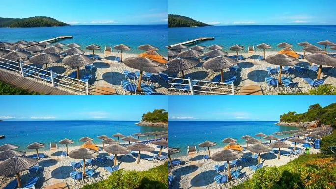 斯科普洛斯岛私人海滩上的躺椅和雨伞