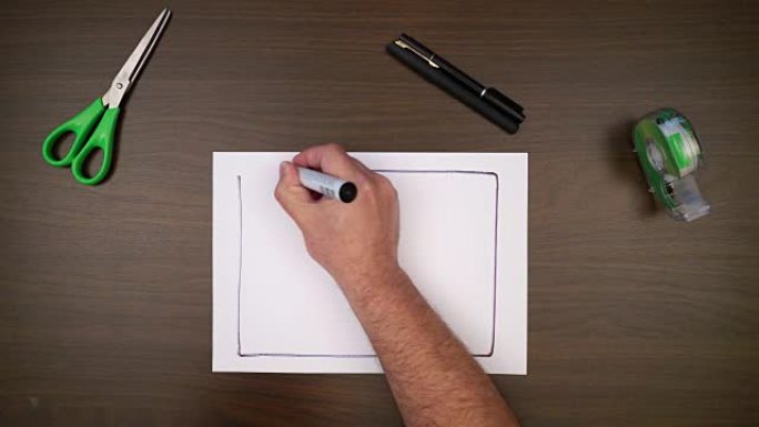 在纸上绘制的工作数字平板电脑