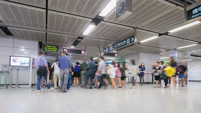 高清时差：香港旅客拥挤的地铁车站