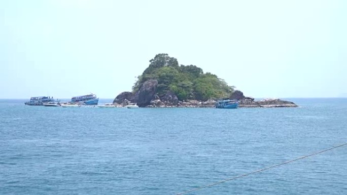 岛屿周围的船只旅游岛屿海景