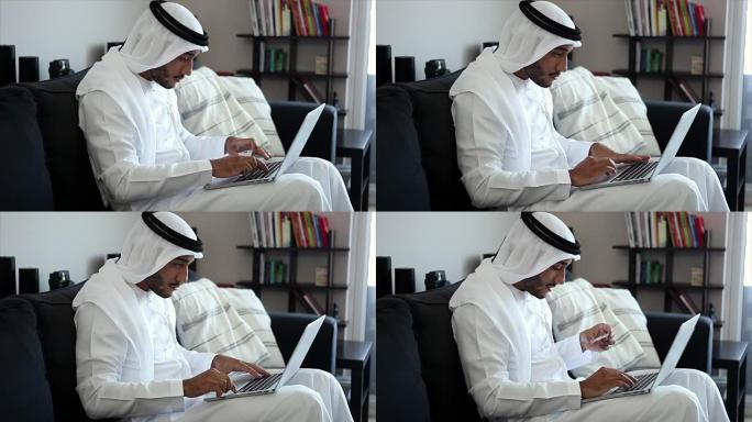 阿拉伯人在线购物有钱人敲笔记本商务上网网