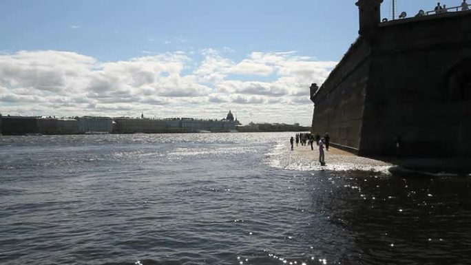 圣彼得堡周日下午阳光明媚
