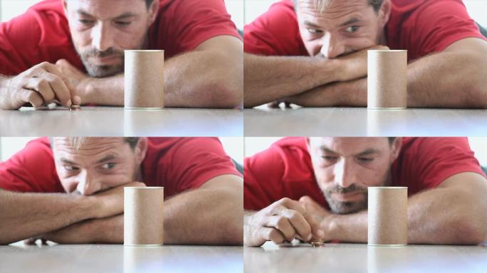 男子将硬币放入钱箱