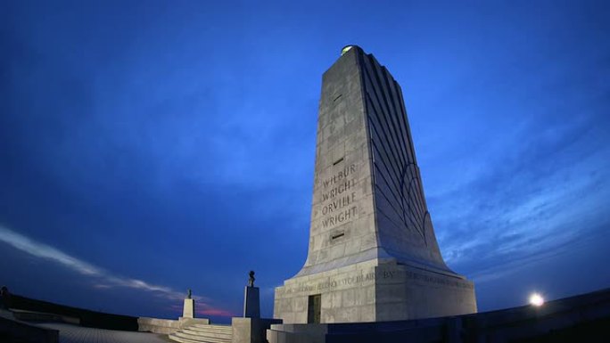 黄昏时分的莱特兄弟国家纪念碑