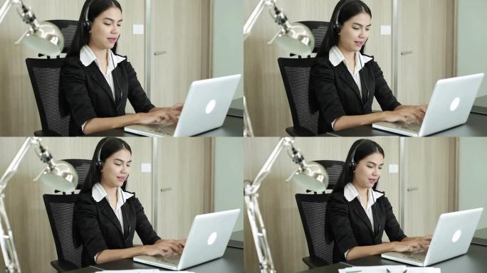 带耳机和微笑的女性客户支持操作员