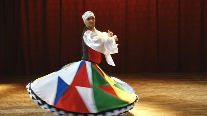 男子跳阿拉伯舞阿拉伯传统服装阿拉伯舞蹈
