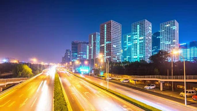 天际线，北京城市街道和moder建筑物的交通在夜间流逝4k