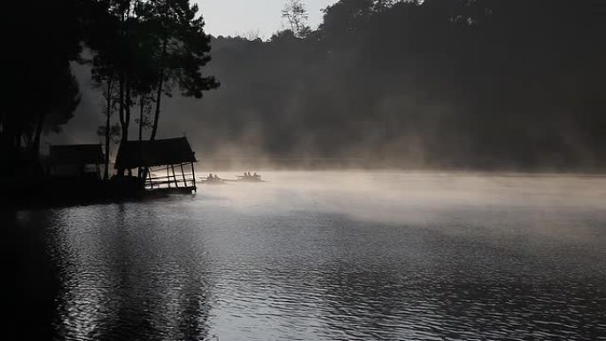 Maehongson Pangong的竹筏