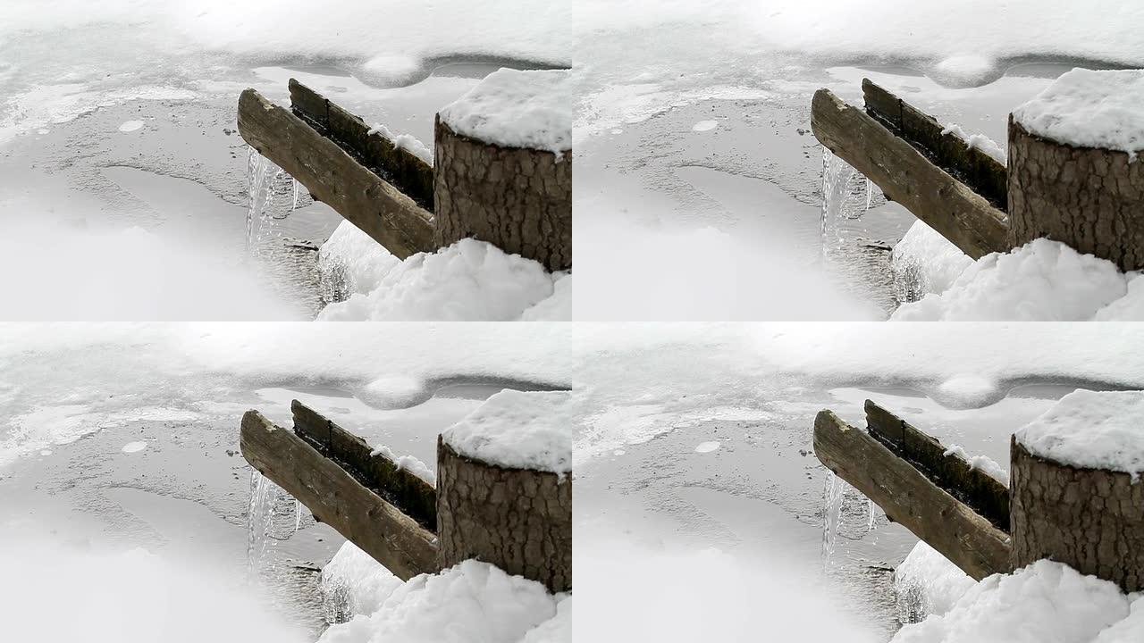 雪地木槽2雪地木槽水流