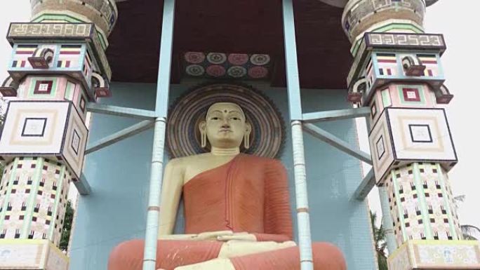 斯里兰卡尼甘布安古鲁卡拉穆拉寺前的佛像