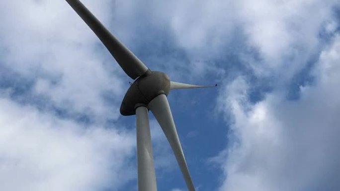 时间流逝：风力涡轮机开始运行
