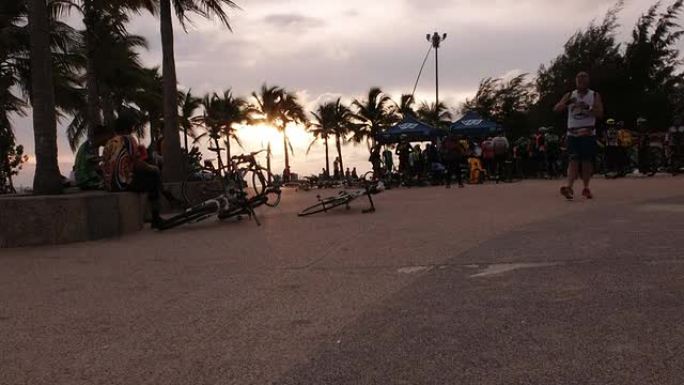 高清延时：泰国罗勇海滩和自行车