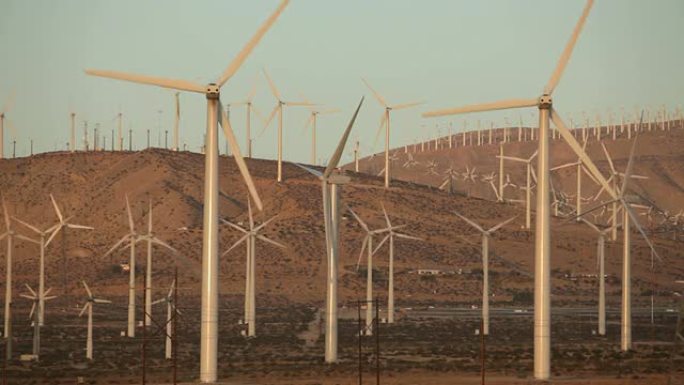 高清视频加州棕榈泉数百台可再生风力涡轮机