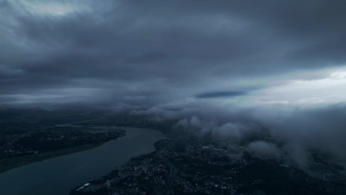 雷鸣闪电乌云密布闪电风暴阴天灰暗城市压抑