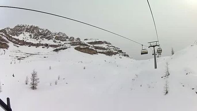 雪山的升降椅雪山的升降椅